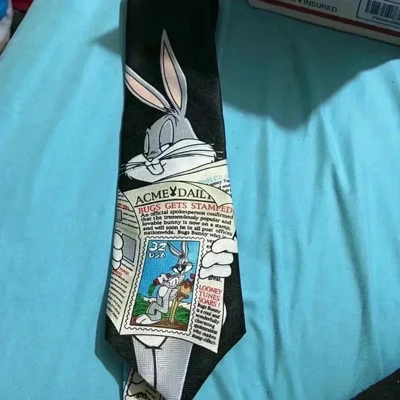 Looney tunes tie‎ - Picture 1 of 2